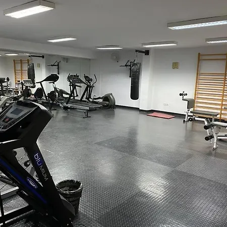 Appartement Contemporary Across Club Marbellac