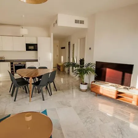 Contemporary Across Club Marbellac