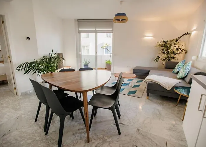 Appartement Contemporary Across Club Marbellac