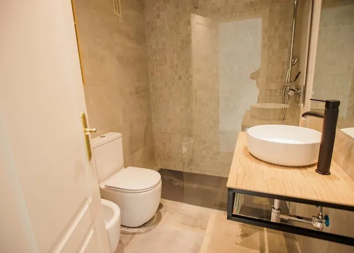 Appartement Contemporary Across Club *