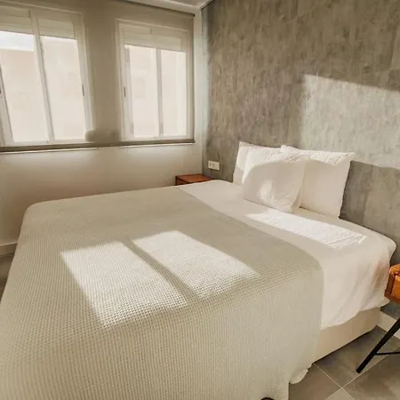 Appartement Contemporary Across Club *