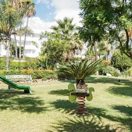 Contemporary Across Club Appartement *