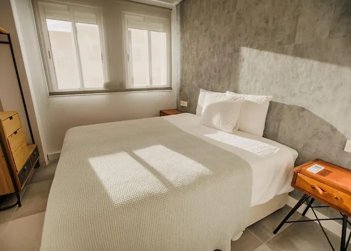 Appartement Contemporary Across Club *