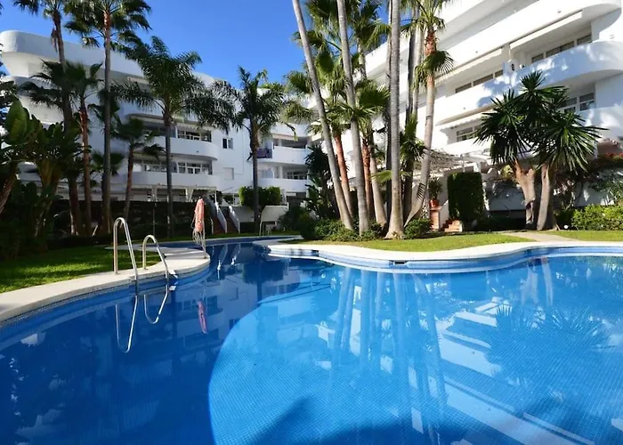 Contemporary Across Club Appartement *