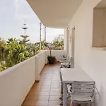 Contemporary Across Club Apartamento Marbella