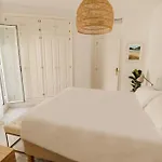 Contemporary Across Club Apartamento *