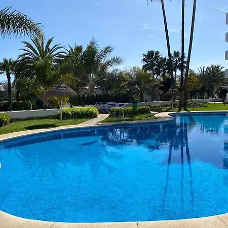 Contemporary Across Club 公寓